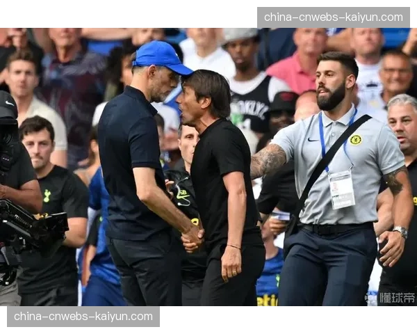 赛后混采区,图赫尔与安切洛蒂握手后简短交流 赛后混采区,图赫尔与安切洛蒂握手后简短交流